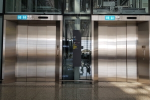 Cách Lựa Chọn Cửa Inox Thang Máy Thủy Lực Thích Hợp 