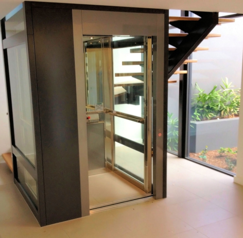 Có cần trang trí cabin thang máy không?