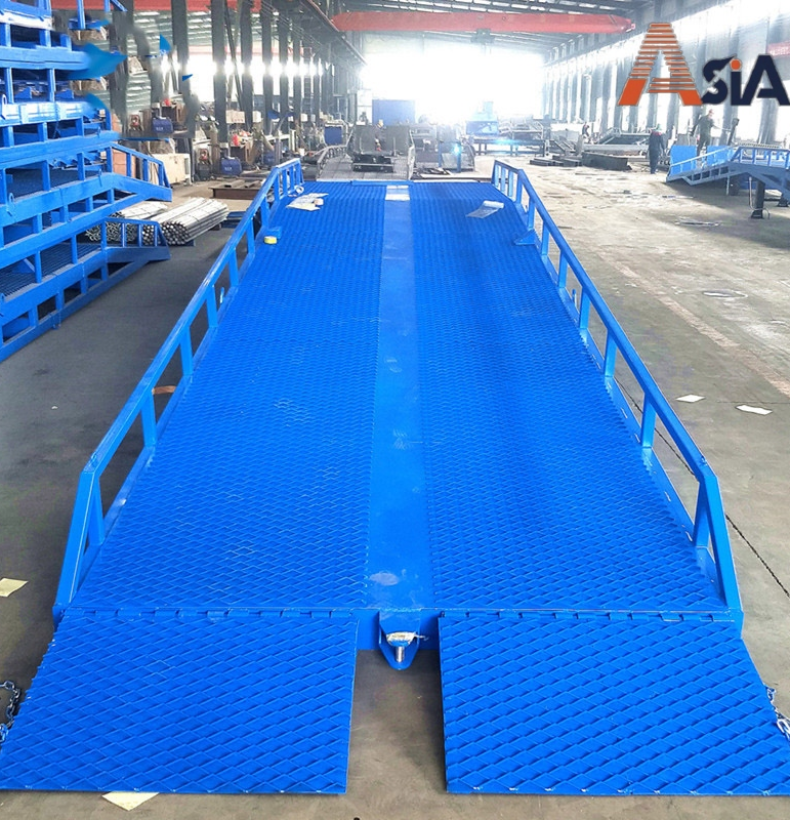 CẦU LÊN XUỐNG HÀNG CONTAINER