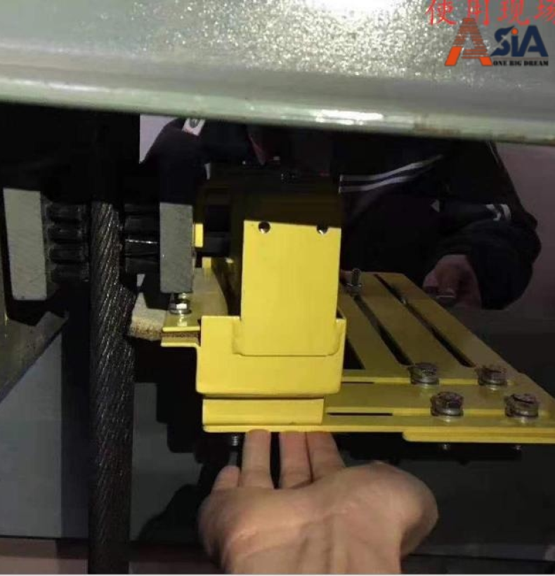 Phụ kiện thang máy asia 22