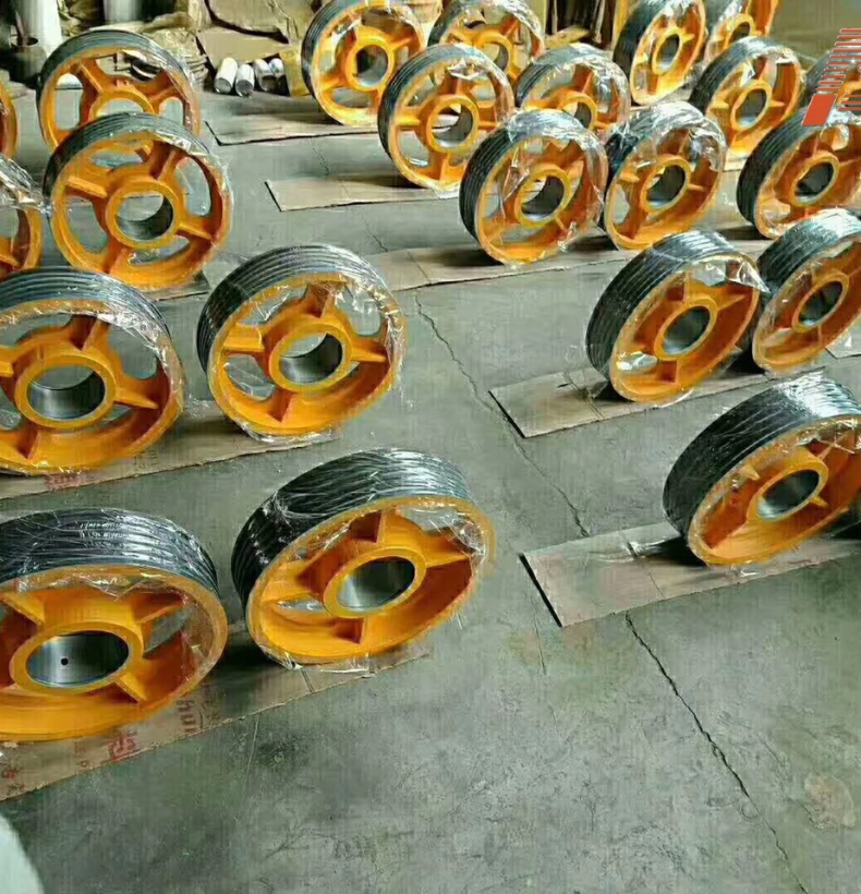 Ru lô kéo cáp thang máy