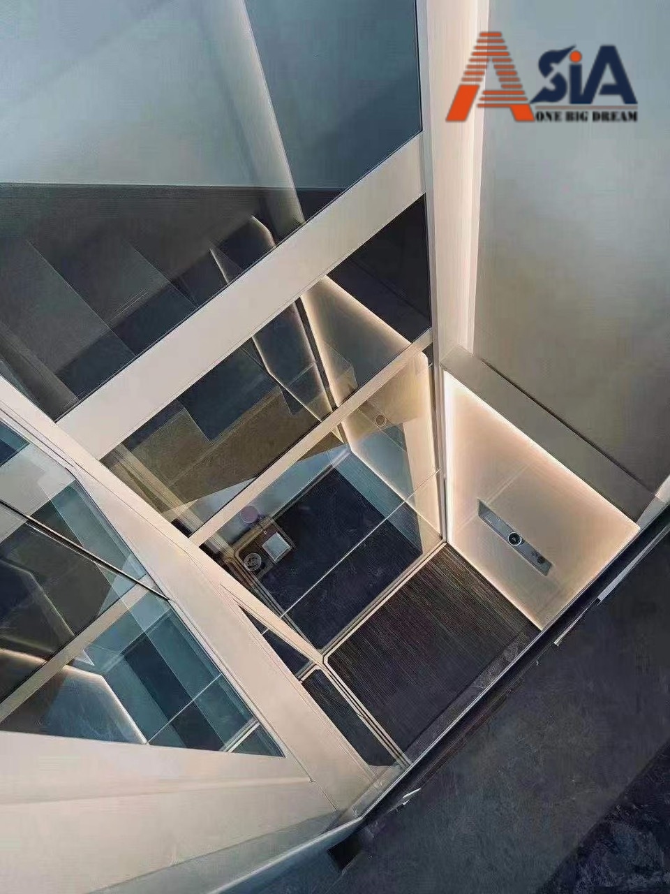 Hình ảnh thang máy với góc nhìn từ trên xuống 